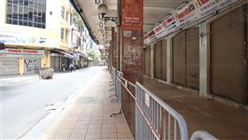 防疫行動管制下的河內街頭越南4月下旬爆發最新一波COVID-19本土疫情，河內市與胡志明市都對民眾祭出行動管制，圖為防疫管制下空蕩蕩的河內市街頭。中央社記者陳家倫河內攝  110年8月19日