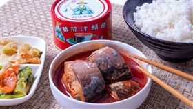 ▲上市逾半世紀仍飄香的同榮魚罐，漁產來源都是親自挑選的嚴選把關。（圖／同榮實業提供）