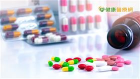 民眾誤解以為只有普拿疼一種產品可以購買，造成市場上缺貨，導致民眾人心惶惶。