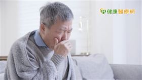 肺癌大致可分為「小細胞肺癌」及「非小細胞肺癌」，其中8-9成病友屬於非小細胞肺癌。而非小細胞肺癌依據是否有EGFR、ALK等特定基因突變，治療上也有差異。