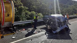 國3南下4車連環撞　2傷送醫