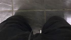 直男攀比家庭地位…他1通電話羨炸2友　自爆下場全場笑翻（圖／翻攝自爆怨2公社）