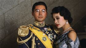 末代皇帝數位修復版　5月重登大銀幕已故義大利導演貝托魯奇（Bernardo Bertolucci）執導的經典電影「末代皇帝」，由藝人尊龍（左）及陳(沖)（右）主演，數位修復版5月15日將重登台灣大銀幕。（甲上提供）中央社記者王心妤傳真　109年4月29日