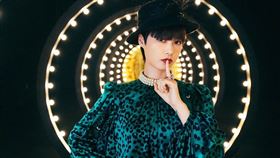 李宇春出道以來，出席各活動和晚會都被電視台視為大咖。(圖／翻攝自李宇春微博）