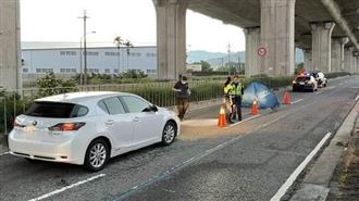 過馬路離奇跌坐斑馬線　翁遭撞彈飛亡
