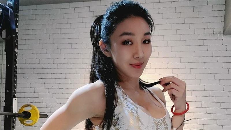 打完AZ靜脈栓塞　筋肉媽淚訴後遺症