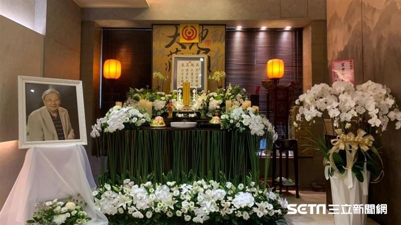李行遺照外孫挑的！莊嚴素雅靈堂曝光