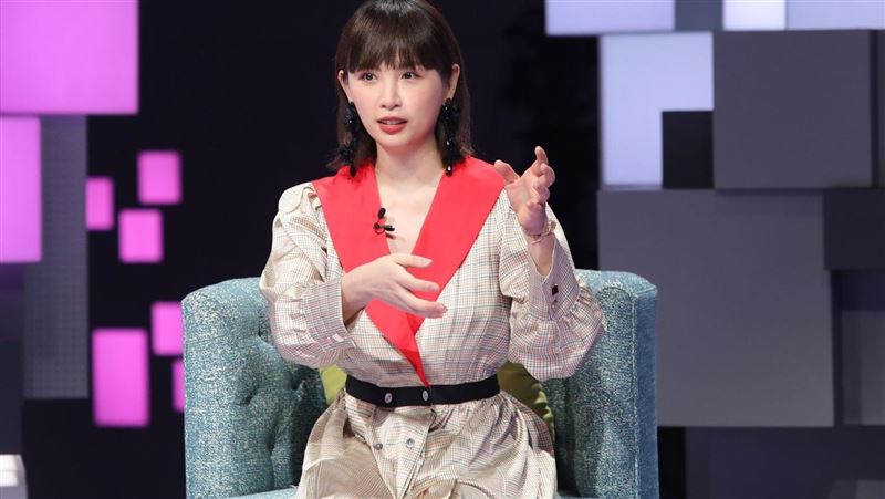 娃娃懶甩酸語自豪像「被貼貼紙的蛋」