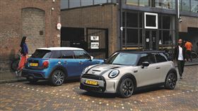 ▲全新MINI掀背車系與敞篷車。（圖／MINI提供）
