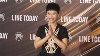 詹雅雯辣開深V露面　氣虛喊需要陽氣