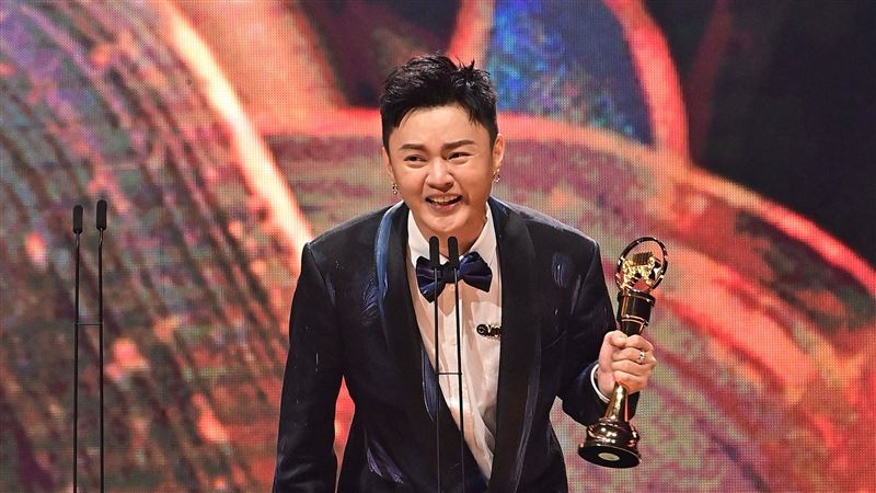 7度入圍首奪台語歌王　許富凱哽咽了