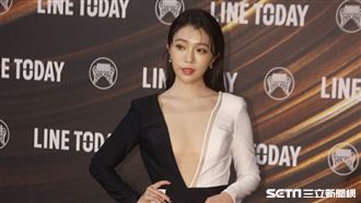 上下全開　準歌后胸前開到肚臍曬腿根