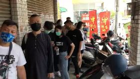 文 小吃早完售1800