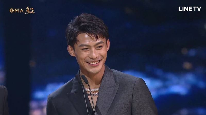 多圖／楊勇緯微笑帥翻　大肌撐爆西裝