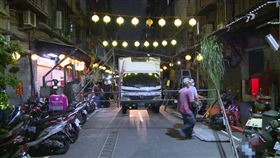 三重巷弄凌晨傳出驚天巨響。（圖／翻攝畫面）