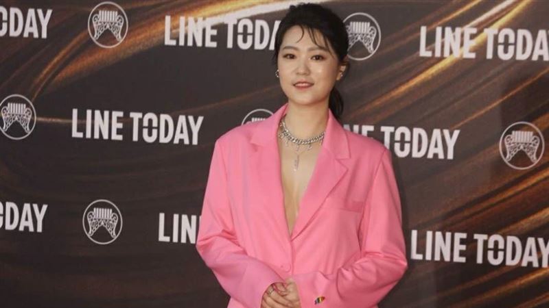 醫：曹雅雯的穿著，顯然沒人幫忙打理