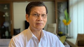 翁啟惠：要與新冠病毒長期共存心理準備翁啟惠認為，此次的病毒不斷突變，已經找到與人類共處的方式，說不定這病毒會跟我們人類非常久時間，要有與新冠病毒長期共存的心理準備。中央社記者韓婷婷攝　109年7月14日