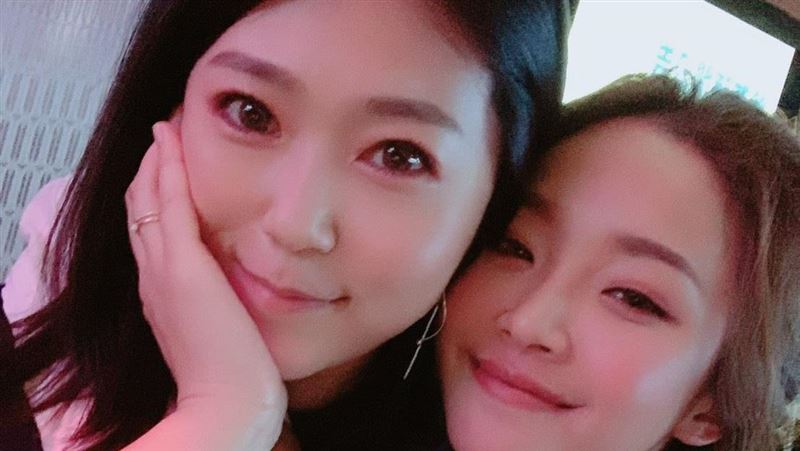 熟識金曲歌后曹雅雯　賀一航乾女嗨翻