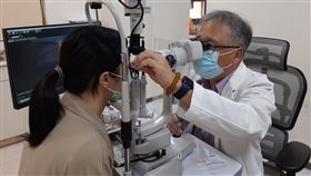 黃慶瑄主任表示，因疫情影響，學生及大人長時間使用3C產品，進而影響視力問題。