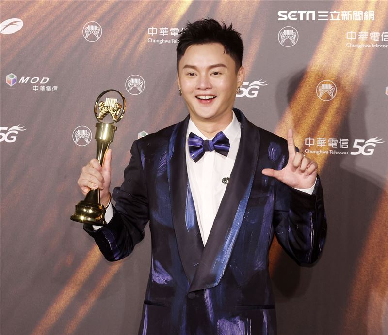 許富凱獲得金曲32最佳台語男歌手獎。（記者/邱榮吉/攝影）