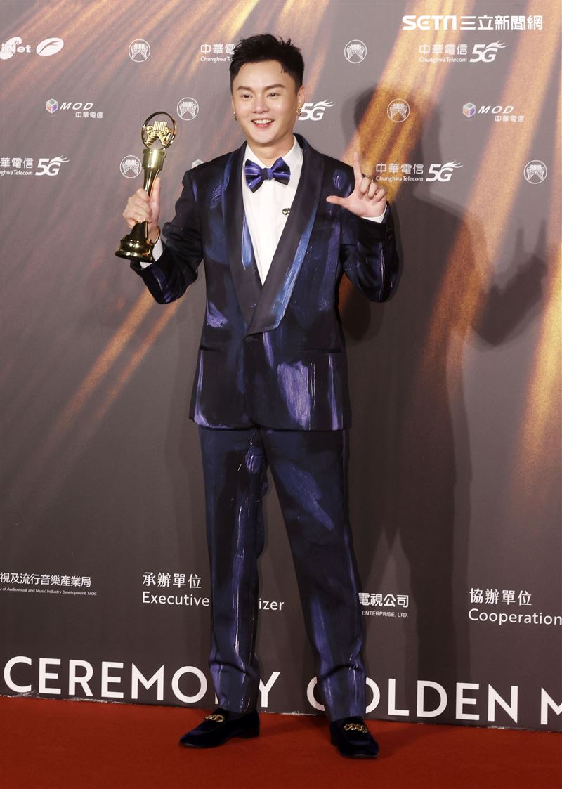 許富凱獲得金曲32最佳台語男歌手獎。（記者/邱榮吉/攝影）