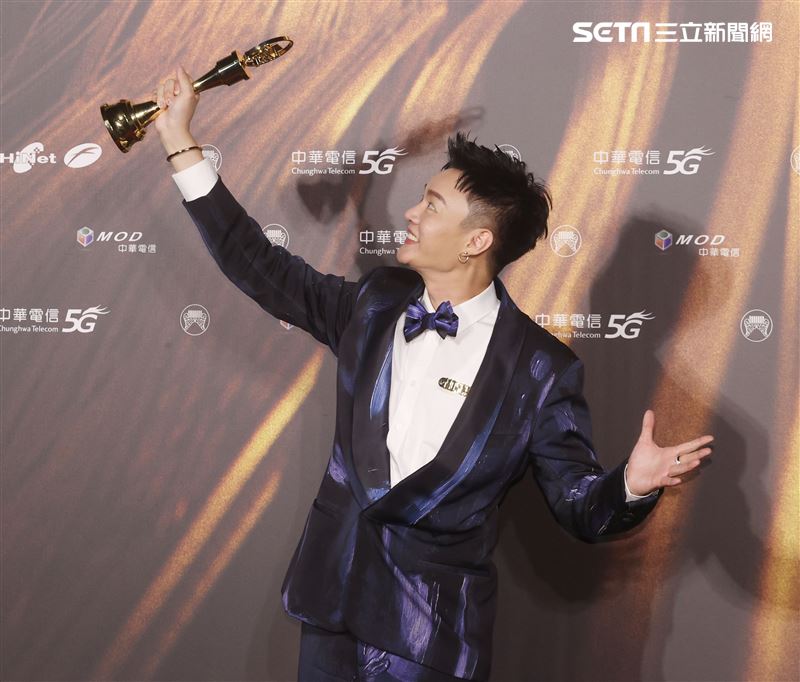 許富凱獲得金曲32最佳台語男歌手獎。（記者/邱榮吉/攝影）