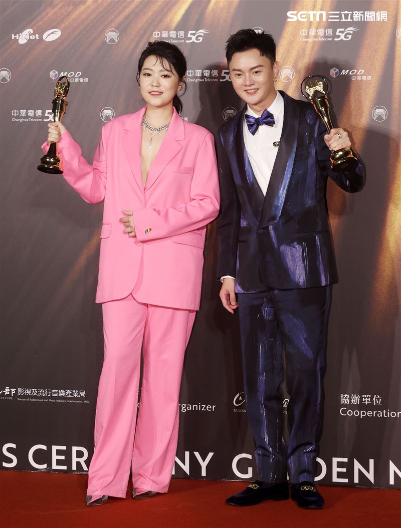 許富凱、曹雅雯獲得金曲32台語男女歌手獎。（記者/邱榮吉/攝影）