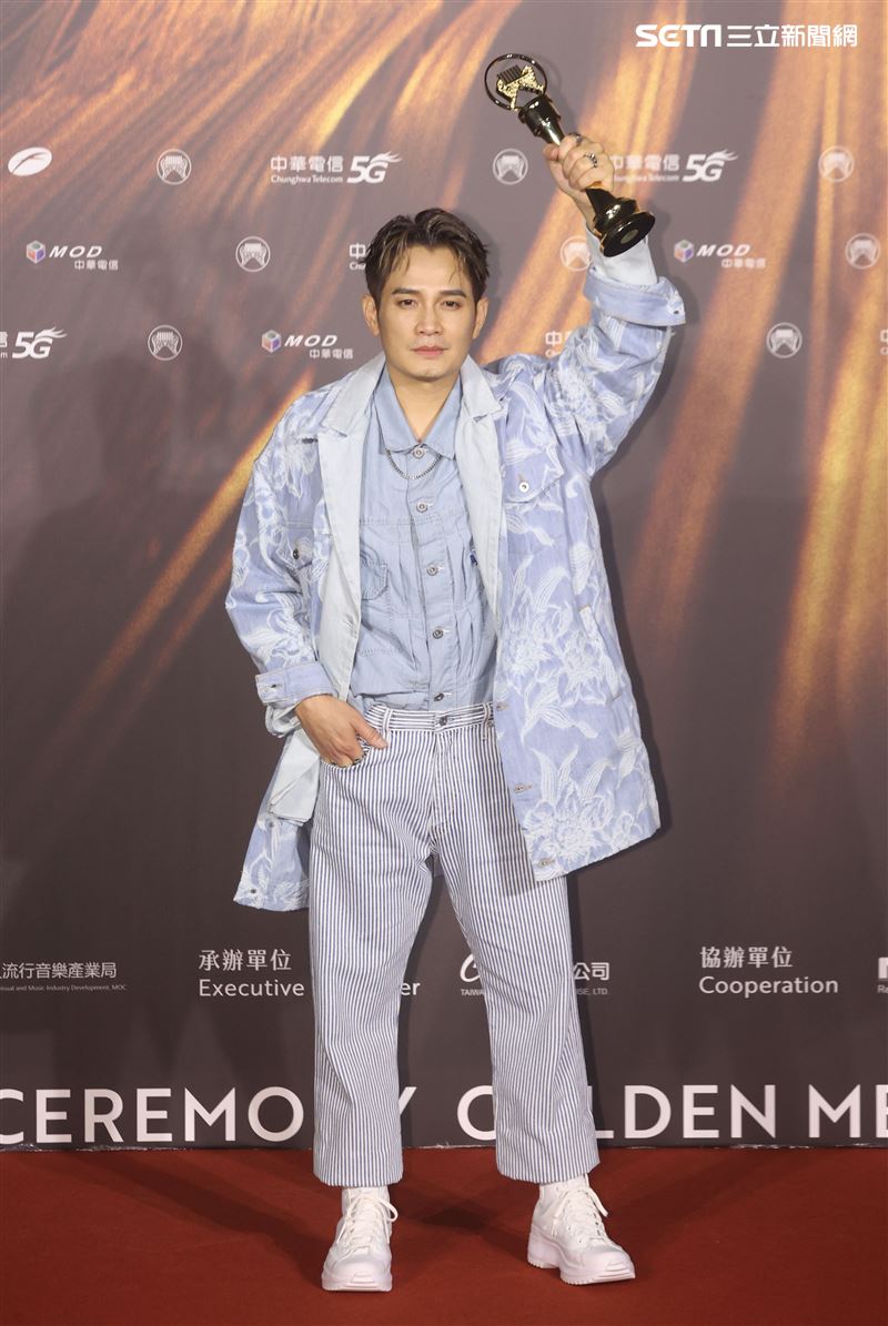 羅文裕獲得金曲32最佳客語歌手獎。（記者/邱榮吉/攝影）