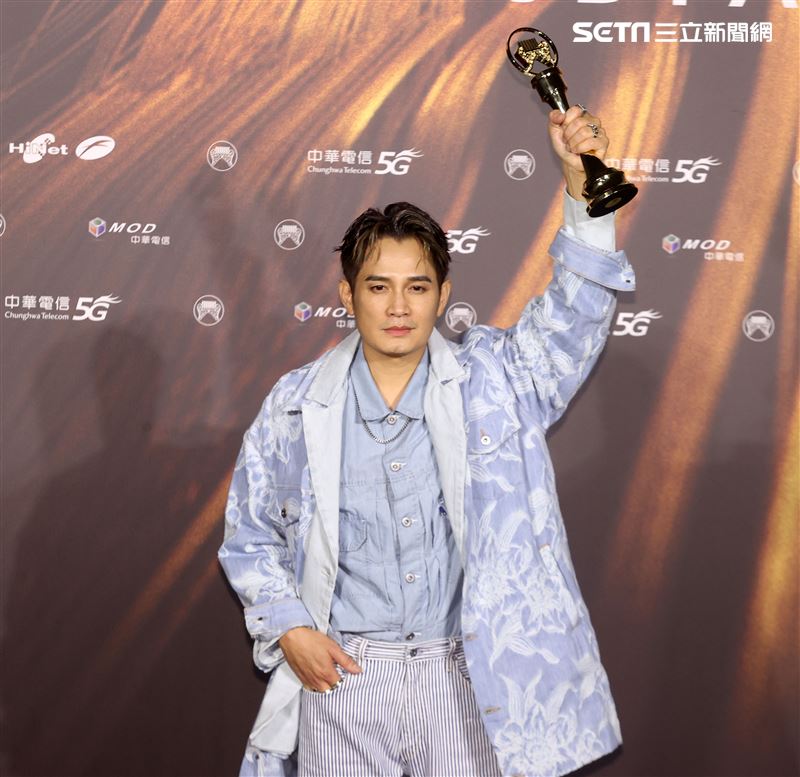 羅文裕獲得金曲32最佳客語歌手獎。（記者/邱榮吉/攝影）
