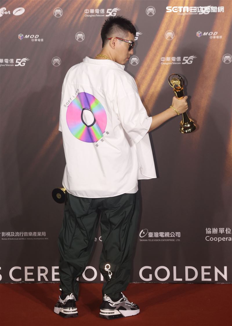 蛋堡獲得金曲32華語男歌手。（記者/邱榮吉/攝影）