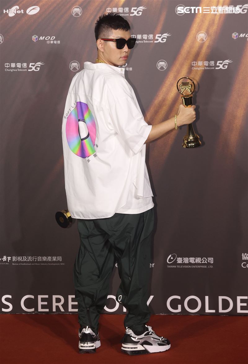蛋堡獲得金曲32華語男歌手。（記者/邱榮吉/攝影）