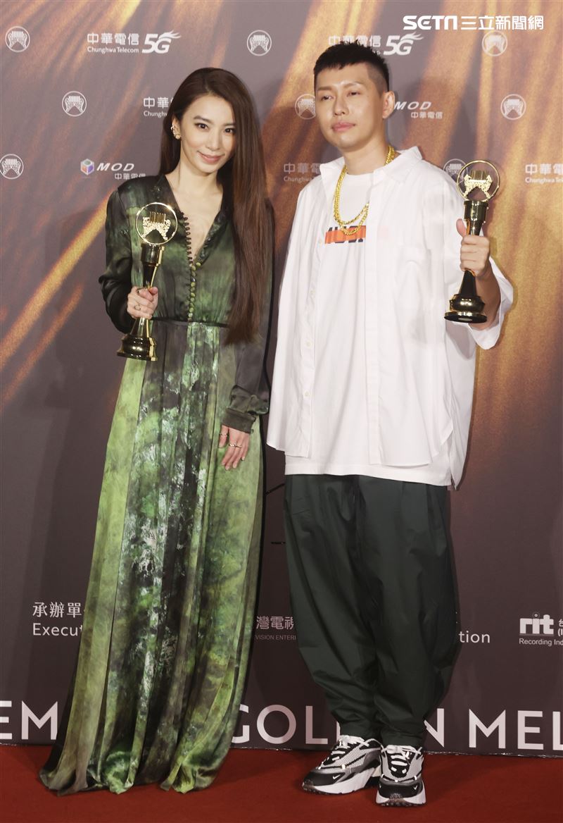 蛋堡、田馥甄獲得金曲32華語男女歌手獎。（記者/邱榮吉/攝影）