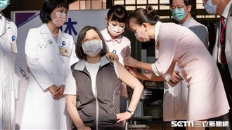 小英完成接種高端　秀黃卡讚：沒感覺