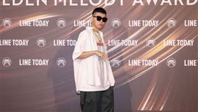 蛋堡（杜振熙)透露自己電話費三個月沒繳，超怕典禮時被斷話。(圖／翻攝自softlipapaIG)