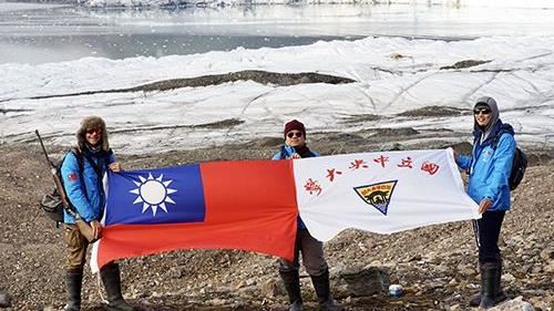讓國旗飄揚北極圈　中大探索隊辦到了