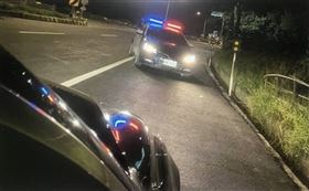 女Po文指控警方逆向攔查遭打臉。（圖／翻攝自爆料公社）