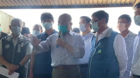 行政院長蘇貞昌23日日上午到桃園機場實地視察航空快遞包裹X光機檢查處理情形。（圖／行政院提供）