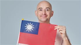 吳鳳昨（22日)在臉書發出長文，感謝台灣帶給他的一切。(圖／翻攝自吳鳳臉書）