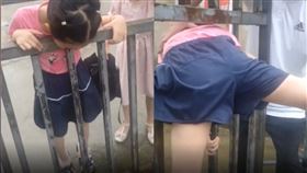 女童,熱心,幫助,委屈,脫困,動作