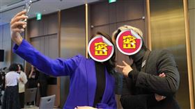 民進黨籍立委賴品妤晚間則貼出跟男星炎亞綸的合照（圖／翻攝自賴品妤臉書）