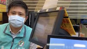 台中市北屯區平和里里長林煜舜號召823名網友集資買彩券，且總資金破紀錄，逼近66萬元！結果今天出爐，林煜舜與823位網友又與頭獎擦身而過，僅中15萬6400元。 翻攝臉書