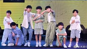 「平均年齡8歲」男團剛出道就涼了！官媒怒轟：想錢想瘋了，圖／翻攝自天府少年團微博
