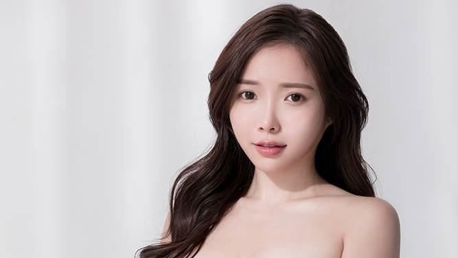 驚艷！她撞臉雞排妹比「胸狠」更比美