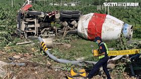 預拌混凝土車,翻覆,無呼吸,台東,翻攝畫面