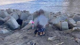 鬼月在外面尿尿沒通知！友人遭3鬼纏身　下跪道歉…（圖／翻攝自靈異公社）