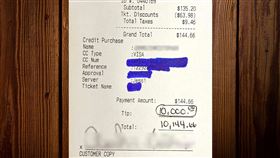 1000美金，鉅額小費，佛羅里達州海鮮餐廳，圖/翻攝自Wahoo Seafood Grill Gainesville FB