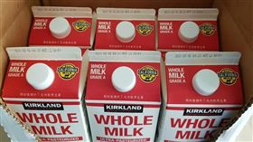 Costco好市多 商品經驗老實說／好市多鮮奶「解除限制！」網曝揭慘況：一箱箱都被搬光。（圖／翻攝自Costco好市多 商品經驗老實說）