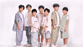 「平均年齡8歲」男團剛出道就涼了！官媒怒轟：想錢想瘋了，圖／翻攝自ASE亞洲星空娛樂微博