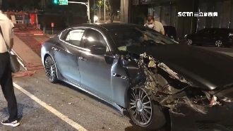 瑪莎拉蒂撞垃圾車　車頭破損車主心疼