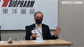 台灣東洋（4105）今（25）日召開股東會，在會後由董事長林全與總經理施俊良共同主持記者會。（圖／記者戴玉翔攝影）